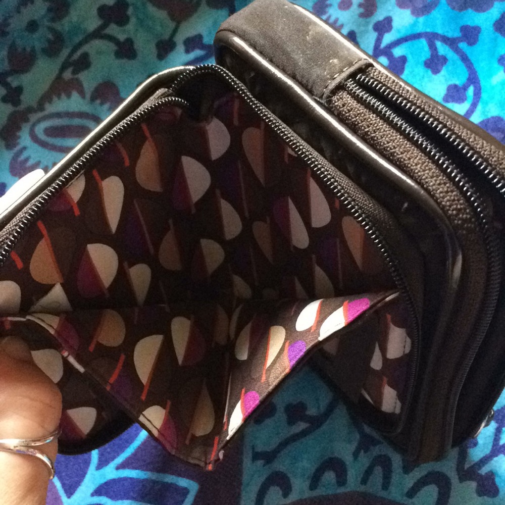 Vera Bradley chocolate wallet like new - Picture 7 of 7